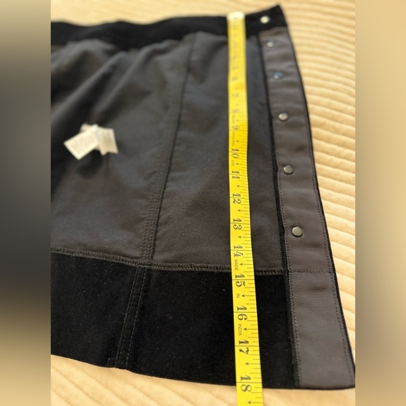 Kate Spade BROOME STREET VELOUR Black Button-Up mini Skirt Size 4. - Picture 16 of 17